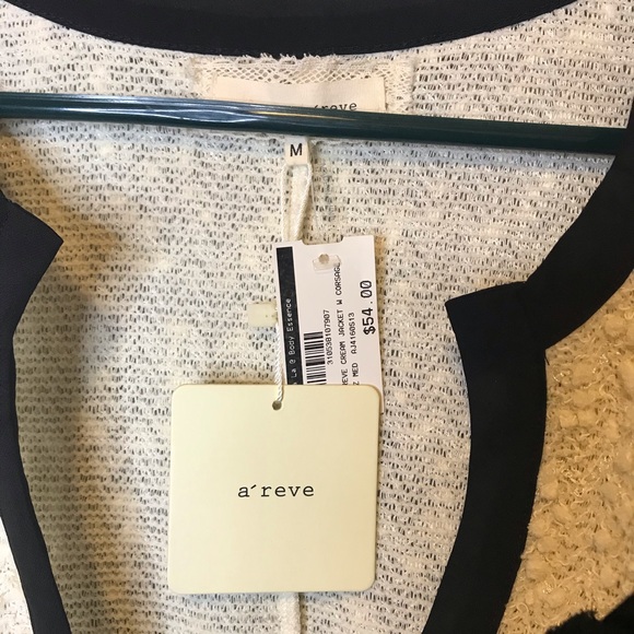 NWT! A’reve cream jacket/sweater. Medium - Picture 6 of 10